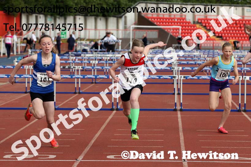 Girls under-13s hurdles, North Eastern Champs, Gateshead Stadium. Photo: David T. Hewitson/Sports for All Pics